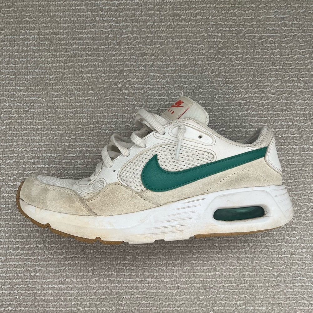 Nike AirMax sneakers. Green detailing. Size EU 38.